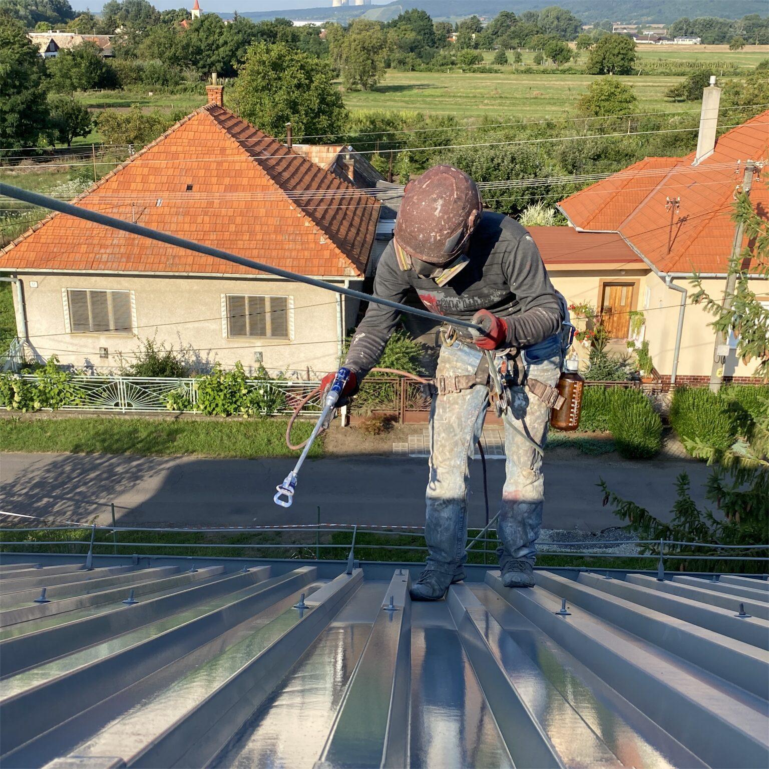 Tesniace a hydroizolačné výškové práce na streche