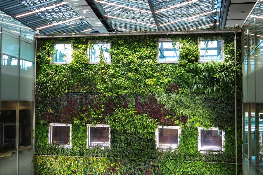 výškové práce na fasáde budovy